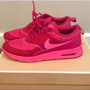 Nike Thea. Rare hot pink.